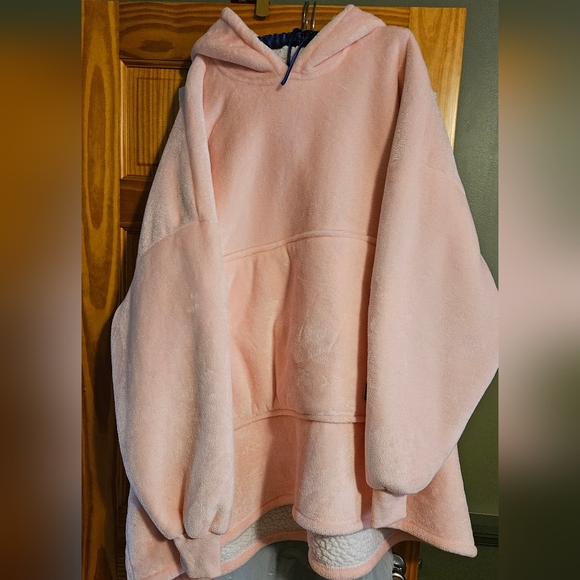 Catalonia Premium Hoodie Blanket, Pink Fleece - Picture 1 of 12